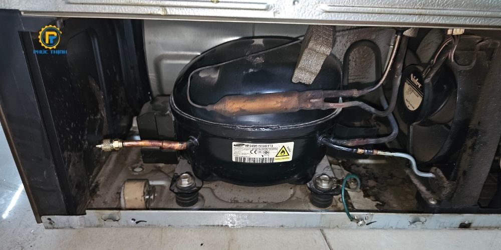 Nên kiểm tra quạt gió, block khi thiết bị có tiếng ồn lớn