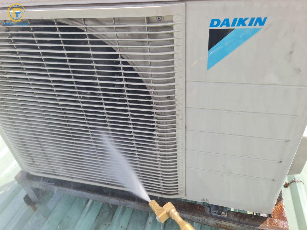 Nghề điện lạnh có nhiều việc, lương tốt nhưng kèm theo các rủi ro