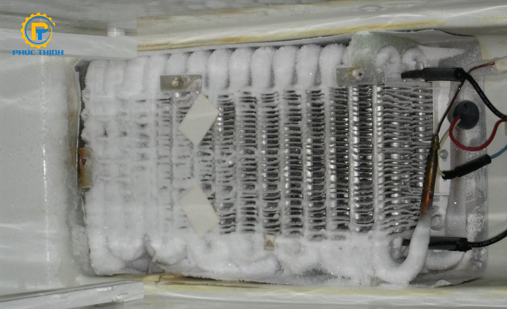 Dàn lạnh bị đóng tuyết cần được kiểm tra, sửa chữa Dàn lạnh bị đóng tuyết cần được kiểm tra, sửa chữa