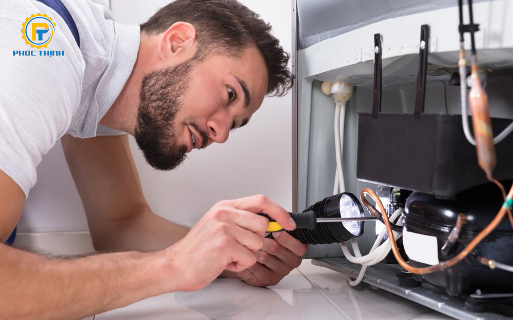 Kỹ thuật viên có chuyên môn, tay nghề cao