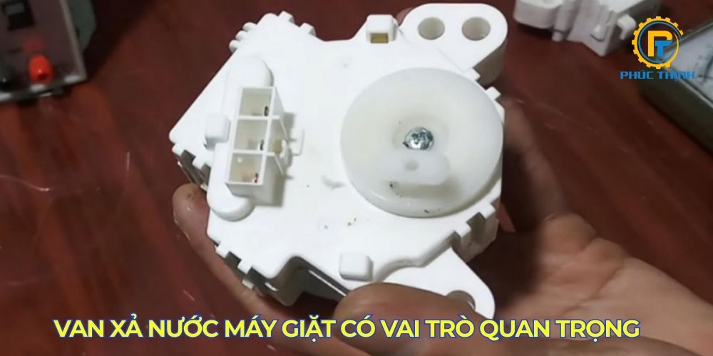 Van xả nước là 1 trong những bộ phận quan trọng của máy giặt
